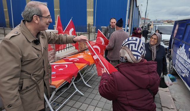 Ak Parti İlçe Başkanlığı'ndan bayrak etkinliği: ''Bayrağımız milletimizin kalbinde''