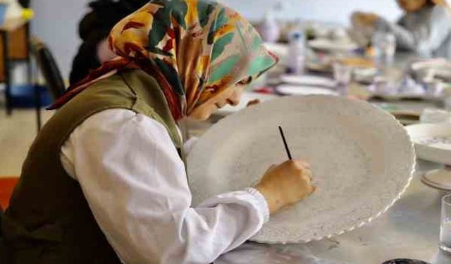 Kütahya'da sanat ve meslek öğrenmek isteyenler dikkat: Çinicilik kursu açılıyor