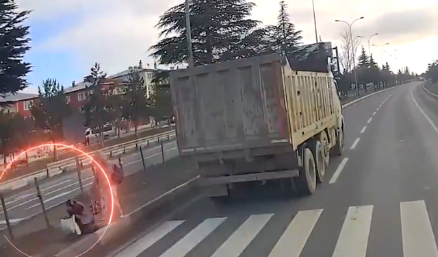 Kütahya’da Yaya Geçidinde Ölümle Burun Buruna! Kamyon Sürücüsüne Gereği Yapıldı