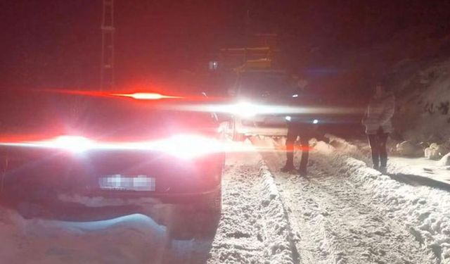 Kar ve Tipi Can Aldırmadı: 2 Kişi Son Anda Kurtarıldı
