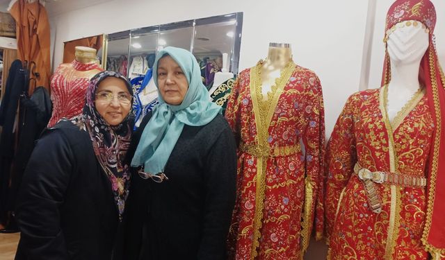 Kütahya'daki dükkan 20 yıldır el işçiliğiyle şalvar geleneğini yaşatıyor