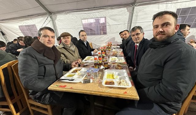 Kütahya’da Ramazan bereketi: Güral Porselen’in kurduğu iftar sofrasında 1.500 kişi buluştu