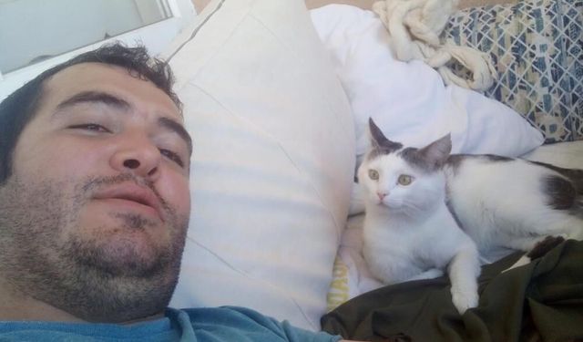 8 aydır kayıp olan kedisini bulmak için binlerce km yol yaptı