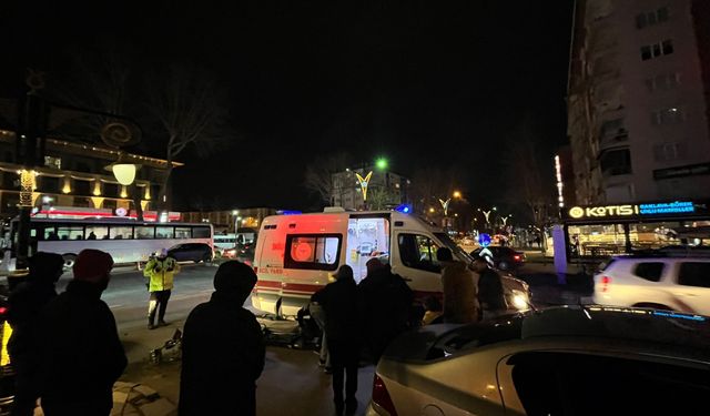 Kütahya'da Feci Çarpışma! 24 Yaşındaki Motorcu Hastanelik Oldu