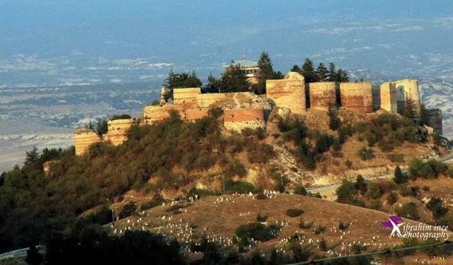 Kütahya Kalesi’ni gerçekten devler mi yaptı? bin yıllık efsanenin perde arkası