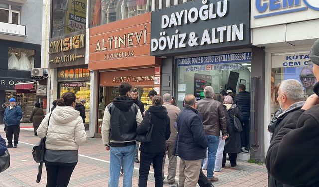 Altında sert düşüş Kütahya’yı hareketlendirdi: Kuyumcular dolup taştı