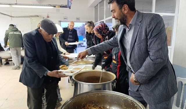 Simav'da 750 kişilik gönül sofrası kuruldu