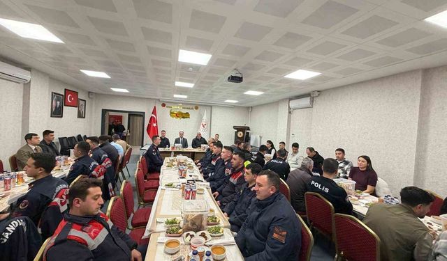 Aslanapa Kaymakamı Tosun güvenlik güçleriyle iftarda buluştu