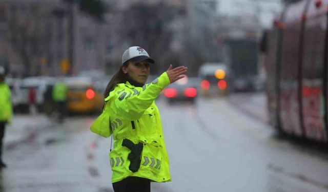 Bursalılar bayram namazında Ulu Cami'ye akın etti