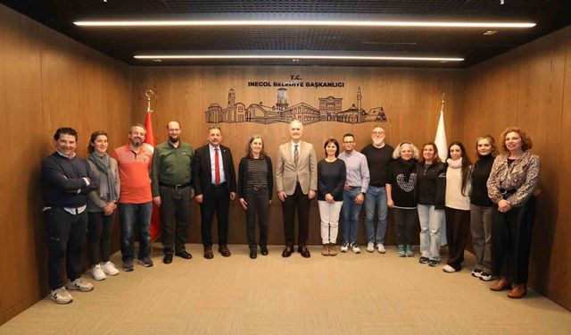 İspanyol misafirlerden İnegöl'ün 'Nöbetçi Kitaphane'lerine tam not