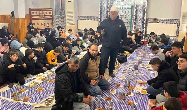 Mustafa Şimşek’ten Emet’te örnek davranış: 15 yıldır çocuklara iftar