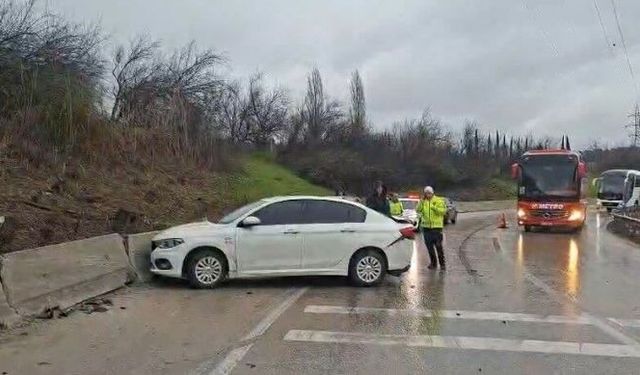Otobanda zincirleme kaza: 4 araç birbirine girdi