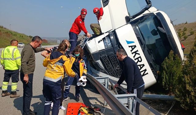 Susurluk'ta tek taraflı kazada sürücü yaralandı