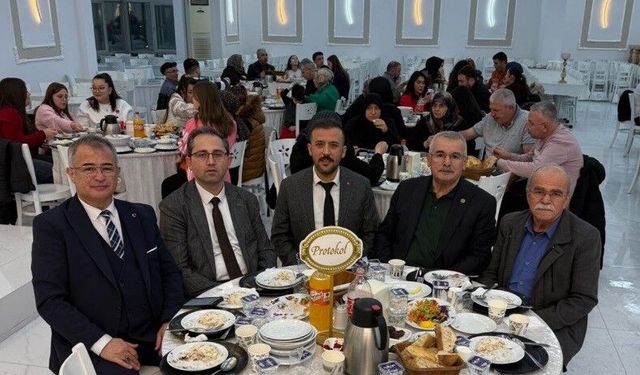 Tavşanlı’da berber ve kuaförler Ramazan’da aynı sofrada buluştu