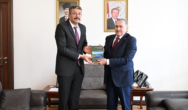 Bakan Yardımcısı Çelik'ten, eski bakan Eroğlu'na: ''Kütahya'mızın fahri hemşehrisi''