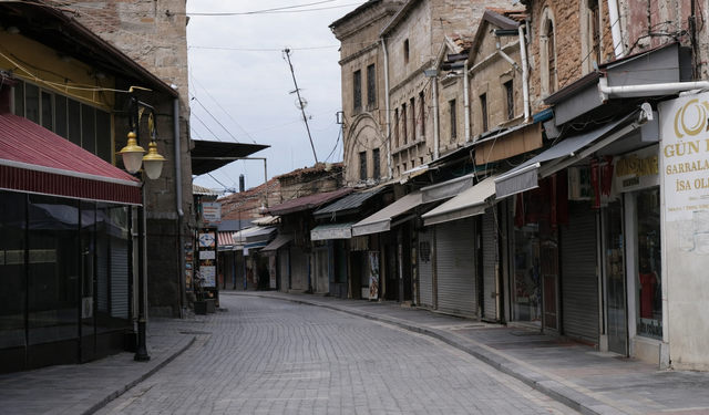 Bayram Öncesi Şok Görüntü! Kütahya Samanpazarı’nda Yaprak Kımıldamıyor
