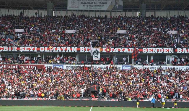 Eskişehirsporlu taraftarlardan Karşıyaka'da yaşananlara tepki