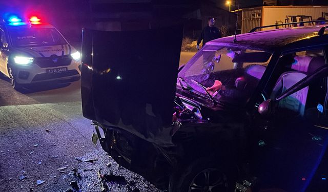 Kütahya'da Freni Tutmayan Araç Dehşet Saçtı, 2 Yaralı