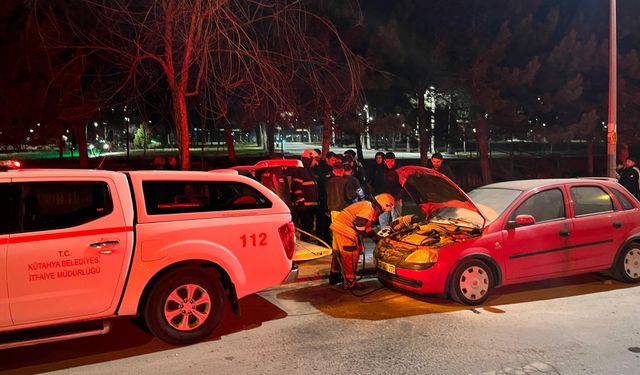 Kütahya’da Seyir Halindeki Araç Bir Anda Alev Aldı! Caddeyi Panik Sardı