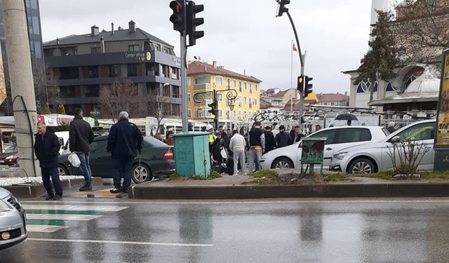 Kütahya Laleli ışıklarında feci kaza: Parmağı koptu, kopan parçayı aradılar