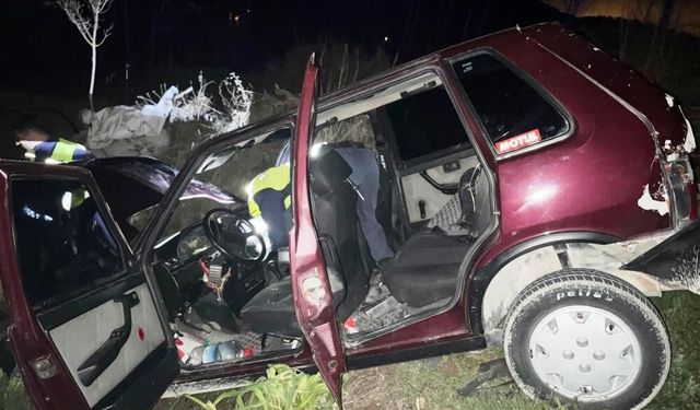 Kütahya'da facia: Şarampole yuvarlanan araçta dört kişi yaralandı