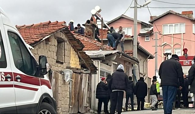 Tavşanlı'da ev yangını mahalleyi birbirine kattı: Vatandaş seferber oldu