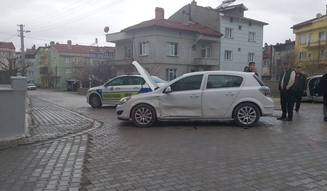 Kütahya'da yol ayrımında kanlı çarpışma: Biri bebek, üç yaralı!