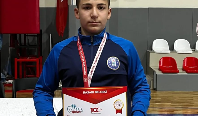 Kütahyalı genç güreşçi Türkiye grup üçüncüsü oldu