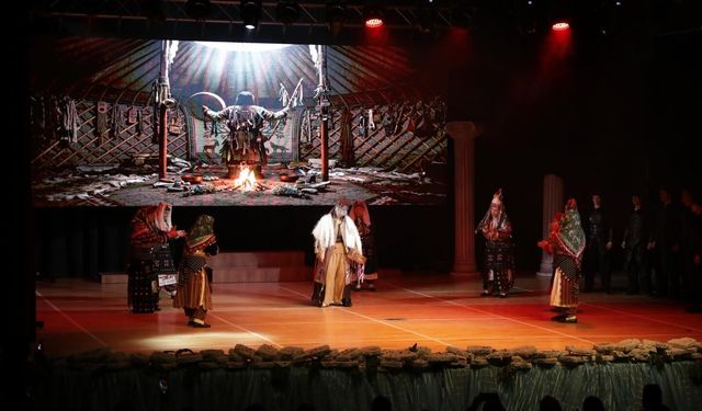 Aizanoi sahneye taşındı: 82 Kütahyalı gençten dev performans