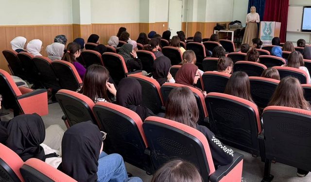 Gençlerin Enerjisi Zirve Yaptı! Kütahya Akşemsettin Kız AİHL’de İlham Veren Buluşma