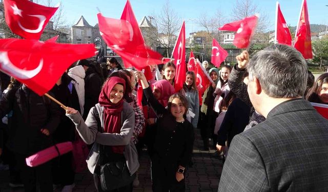 Haftaya güçlü mesaj: sınıflarda bayrak ve vatan bilinci işlendi