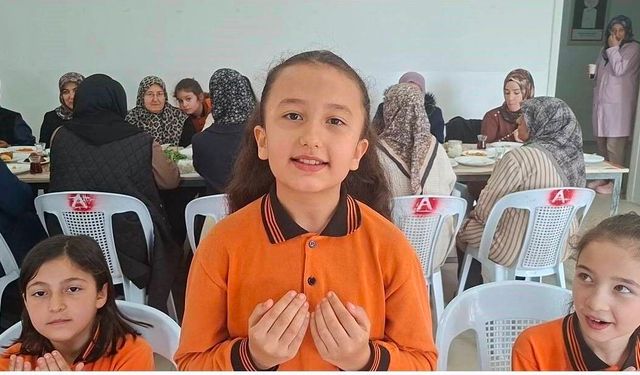 İzlenme Rekorları Kırıyor! Minik Birsen’in Yemek Duası Gönülleri Fethetti