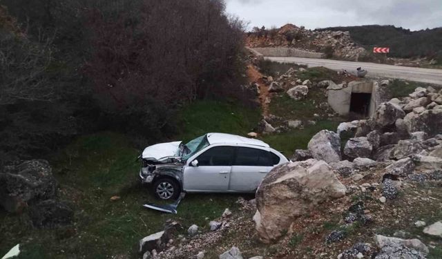 Kontrolden çıkan otomobil şarampole uçtu, sürücüsü yaralandı