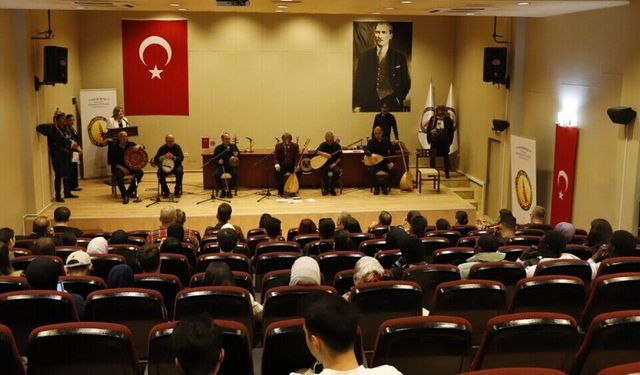 Kütahya’nın sesi yükseldi: DPÜ’de türkü ve oyunlarla unutulmaz gece