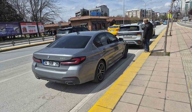 Yaya geçidinin önünde maddi hasarlı kaza