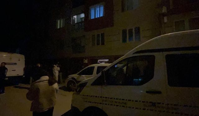 Komşular kokudan rahatsız oldu, evden genç adamın cesedi çıktı