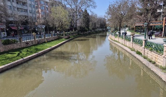 O eski halinden eser yok: Kütahyalıların vazgeçilmez durağı kahverengiye döndü