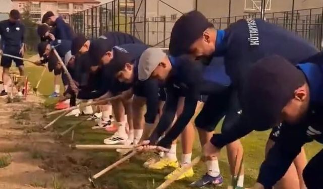 Kütahyaspor'dan eğlenceli 'köylü' göndermesi: ''Beyler Play Off ne zamandı''