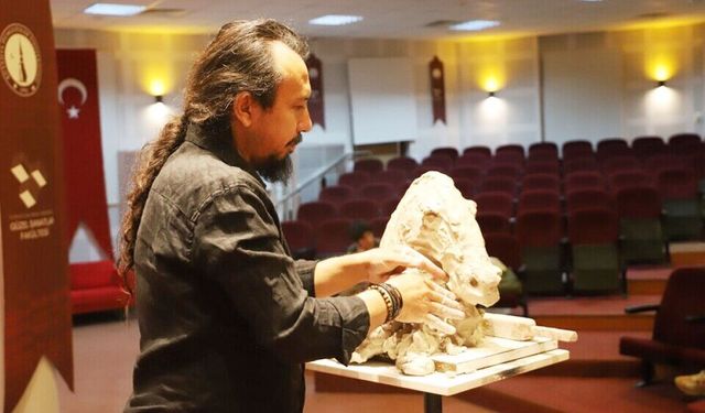 DPÜ’de sanatçı Çevikbaş’tan kil workshop: öğrenciler uygulamalı sanatla buluştu