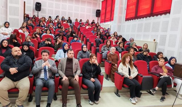 Emet MYO’da çocuk gelişimi alanında önemli konferans