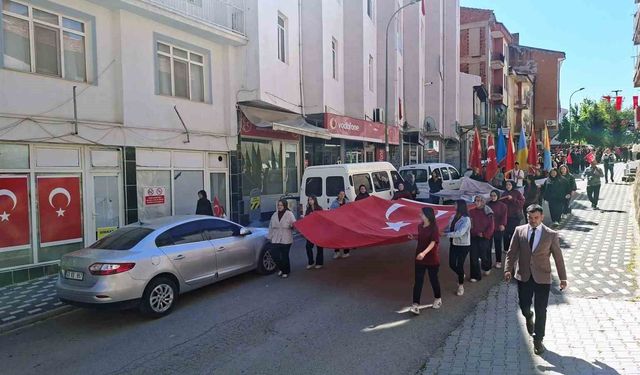 Hisarcık’ta Gençlik Haftası Coşkusu Yürüyüşle Taçlandı