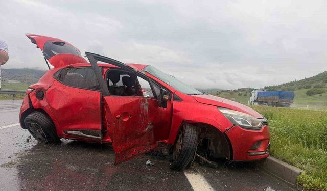 Korkunç Kaza: Hurdaya Dönen Otomobilden Sağ Çıktılar