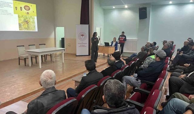Şaphane’de üreticiler bilinçlendirildi: Hastalık ve zararlılara karşı eğitim