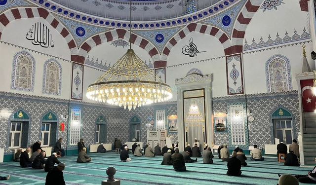 Simav’da Camide Sabah Bereketi: Vatandaşlar Aynı Saflarda Buluştu