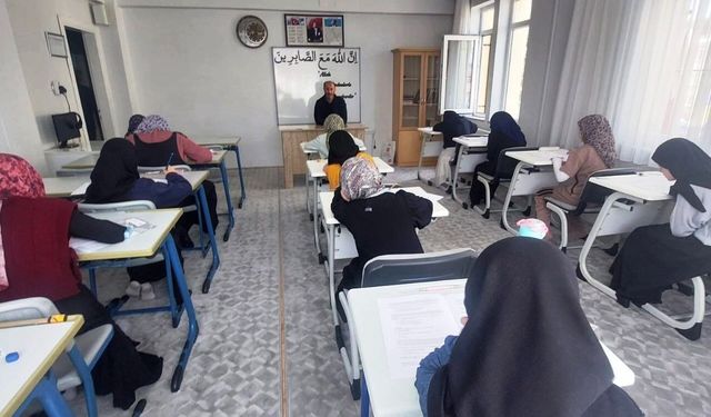 Simav’da “Çocuk İlmihali” yarışmasında heyecan dolu anlar