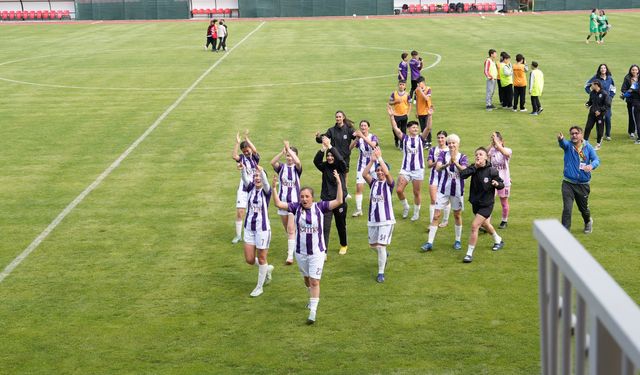 Kütahya'da kadın futbol derbisinde tarihi sonuç: 17-1