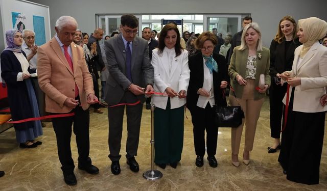 Kütahya'da sanatseverlerin akın ettiği sergi göz kamaştırdı