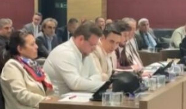 Kütahya Belediye Meclisi’nde Gerginlik Sürüyor: LEKESİZ’DEN ÖZÜR ÇAĞRISI
