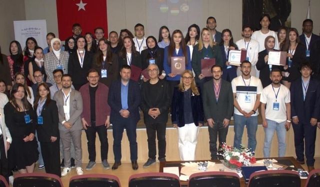 DPÜ'de Türk dünyasının geleceği ve bölgesel güç dengesi ele alındı