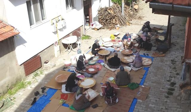 Kütahya'daki mahalle gözlemeye doydu: Hayırsever kadınlardan anlamlı etkinlik